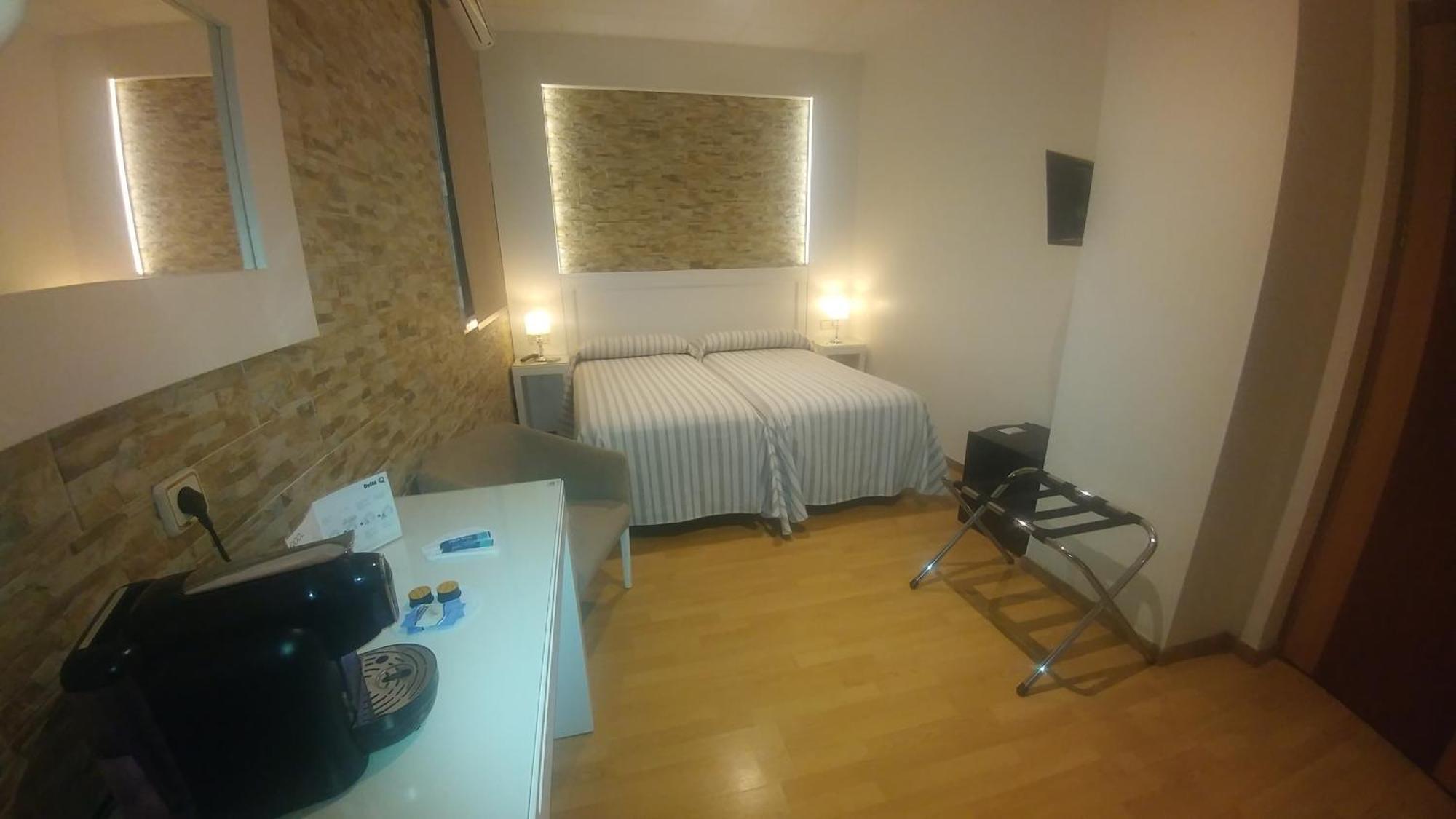 Hostal Paris San Fernando Buitenkant foto