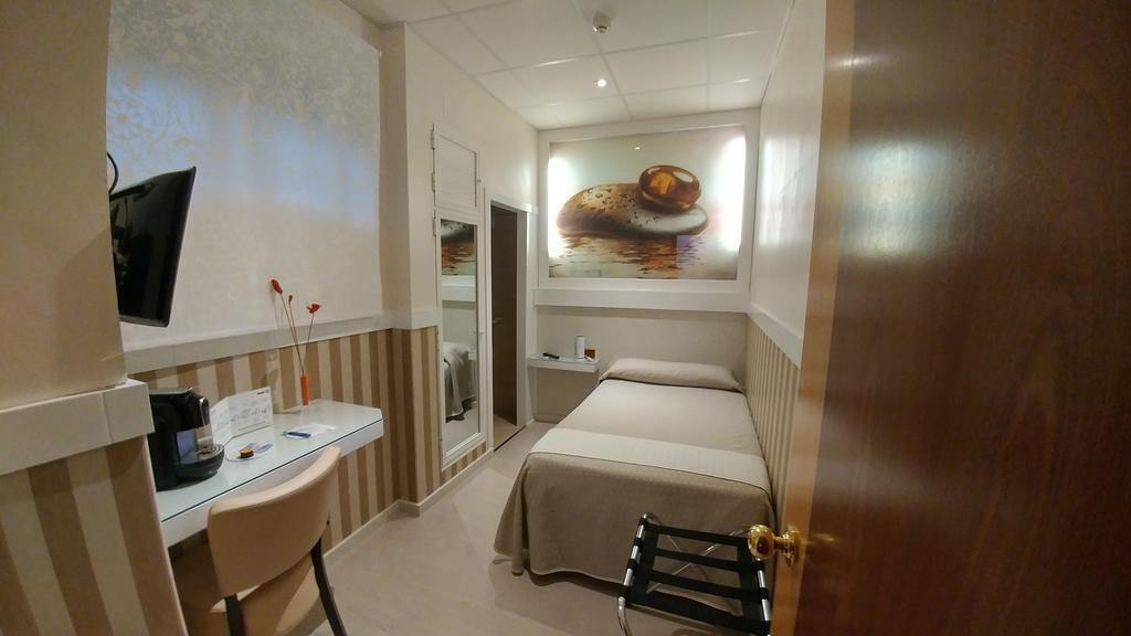 Hostal Paris San Fernando Buitenkant foto