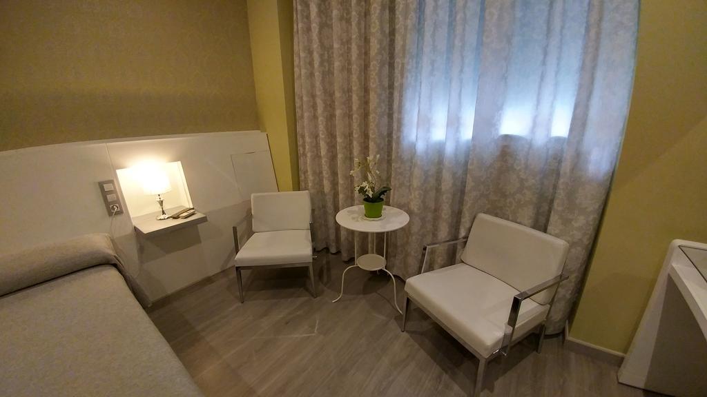 Hostal Paris San Fernando Buitenkant foto