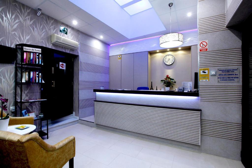 Hostal Paris San Fernando Buitenkant foto