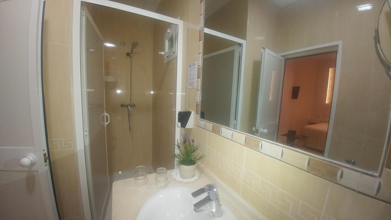 Hostal Paris San Fernando Buitenkant foto